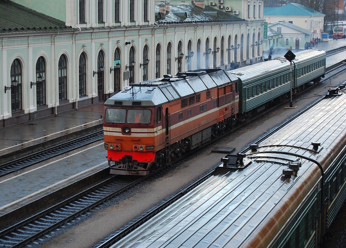 В Великих Луках на 1,5 месяца отменили несколько поездов